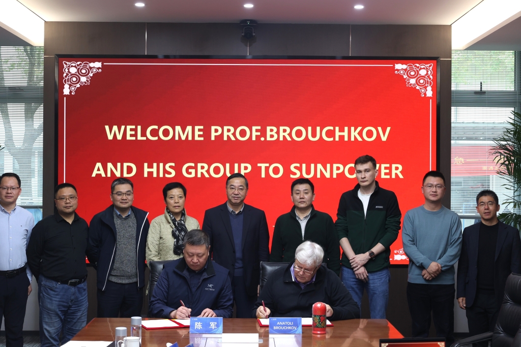 俄羅斯莫斯科大學(xué)布魯奇科夫教授一行訪問中圣科技